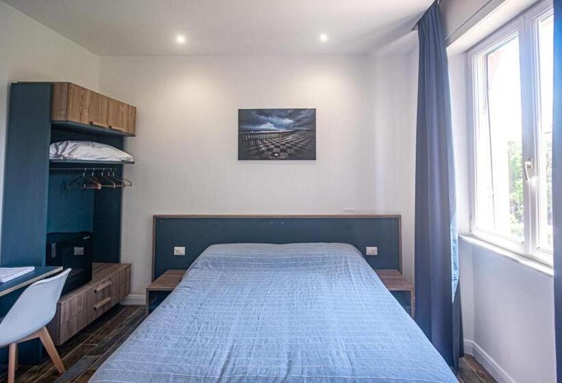 اتاق استاندارد با تخت بزرگ, Ricci 16 Suite & Rooms