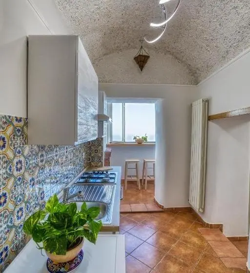 آپارتمان 1 خوابه با چشم‌انداز دریا, Salvo S House