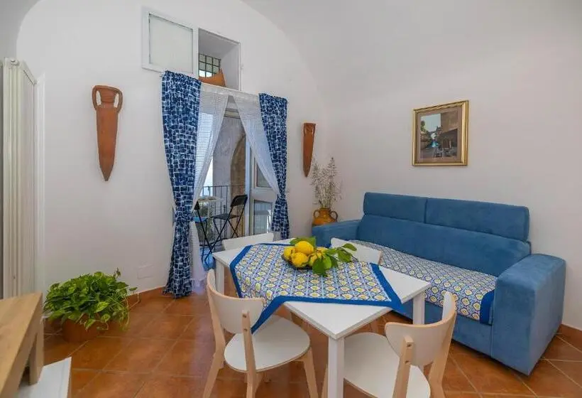آپارتمان 1 خوابه با چشم‌انداز دریا, Salvo S House