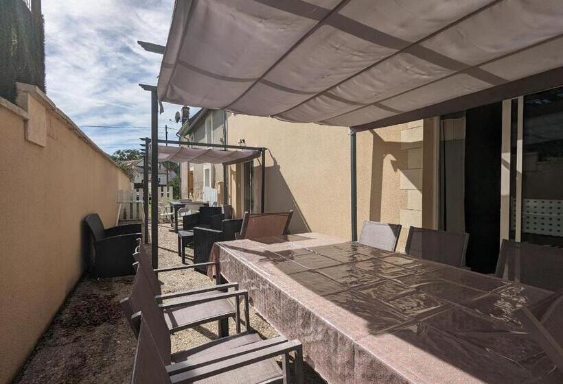 Номер Стандарт, Chambre Confortable Avec Salle D Eau Privative, Cuisine Et Salon Communs, Petit Déjeuner Inclus. F