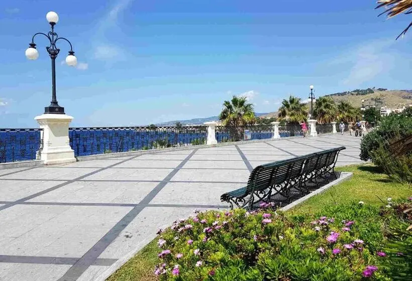 اتاق استاندارد, Il Balcone Sullo Stretto