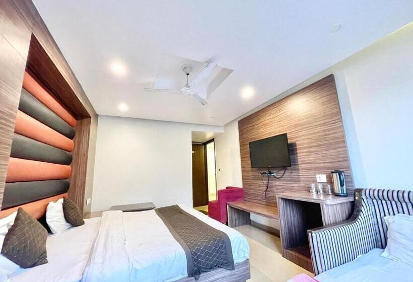 スタンダードトリプルルーム, Savoy Residency Inn ! Mussoorie होटल सवॉय रेजीडेंसी इन, হোটেল সাভয় রেসিডেন্সি ইন , Near Mall Road H