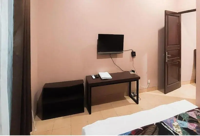 スーペリアールーム, Sr Residence Near Mall Ciputra Cibubur Mitra Reddoorz