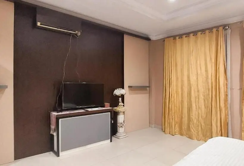 デラックスルーム, Sr Residence Near Mall Ciputra Cibubur Mitra Reddoorz