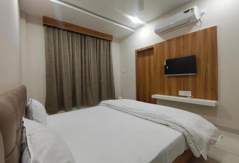 Deluxe Rum, Tirupati Inn