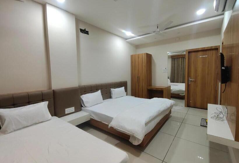 Deluxe Trippelrum, Tirupati Inn