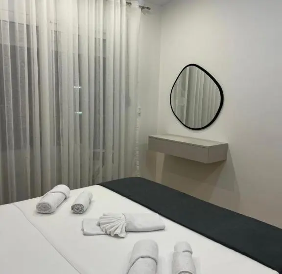اتاق لوکس خانوادگی, Sunny Apartments