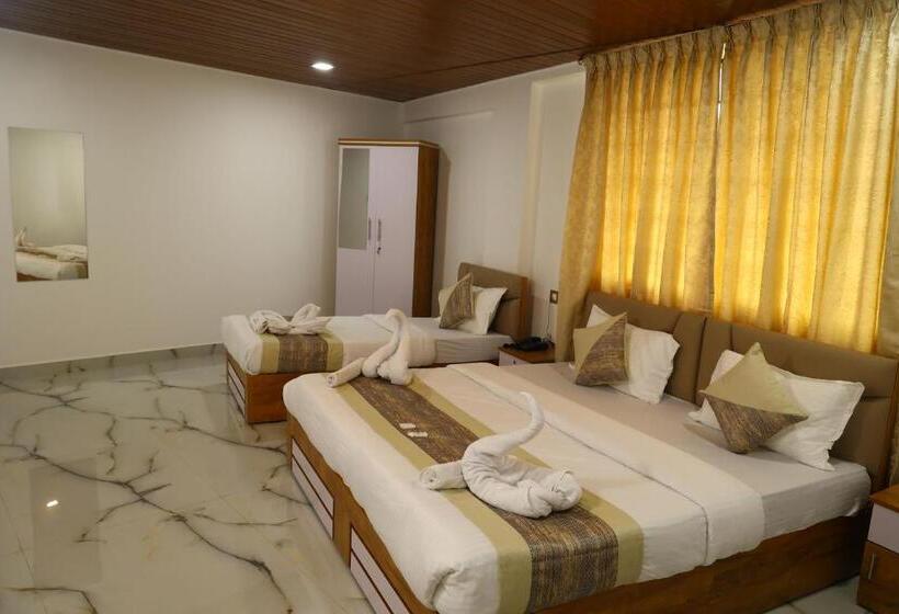 Economy Triple Room, Grand Tamim