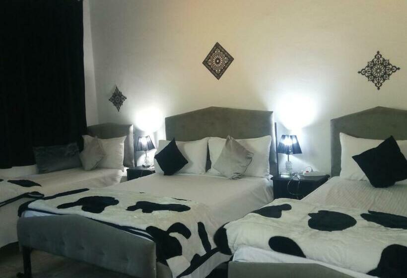 اتاق استاندارد چهار تخته, Hôtel Fontaine Campini