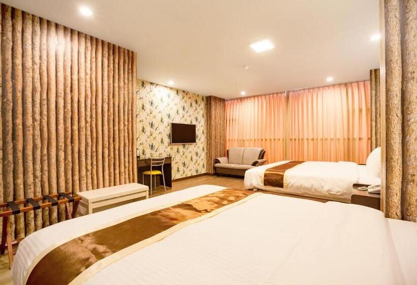 اتاق کلاسیک چهارنفره, Aace