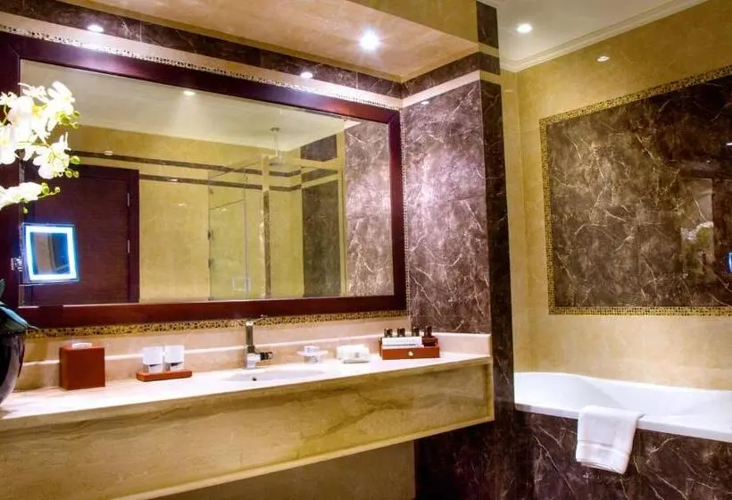 سوییت, Bayat Hotel فندق بيات