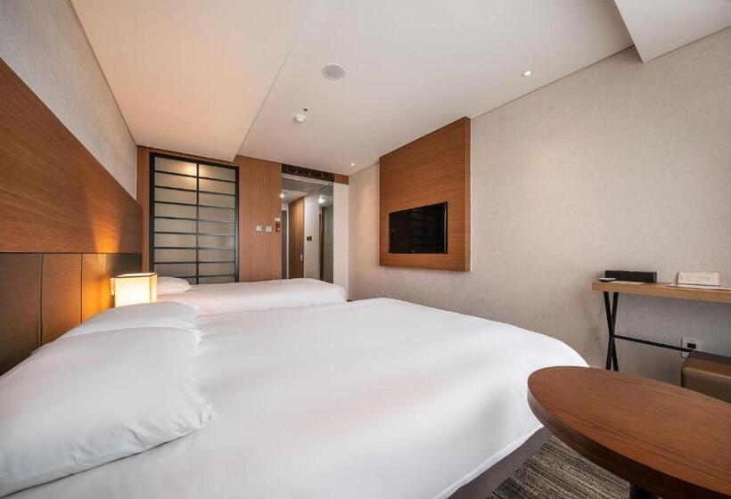 Семейный Номер Deluxe, Golden Tulip Jeju Seongsan