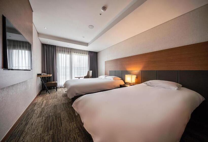 Семейный Номер Deluxe, Golden Tulip Jeju Seongsan