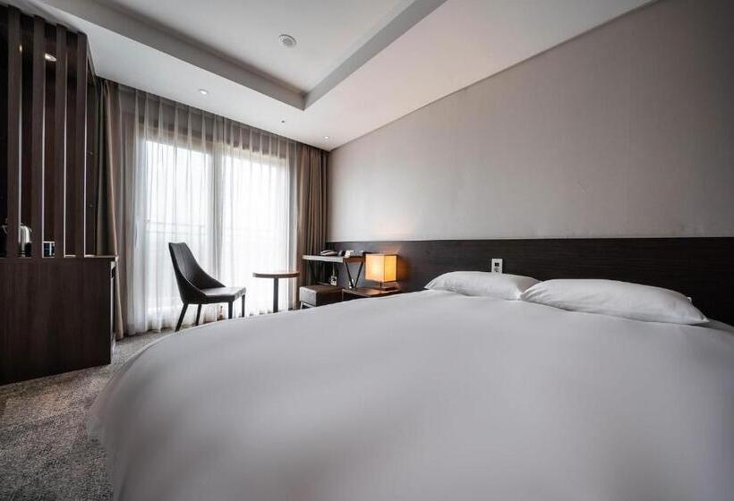 Номер Superior, Golden Tulip Jeju Seongsan