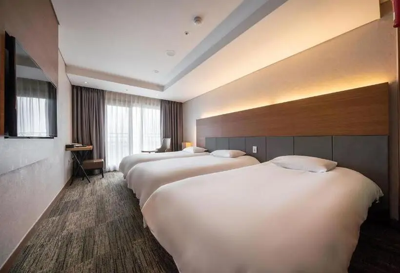 Deluxe Kolmen Hengen Huone, Golden Tulip Jeju Seongsan