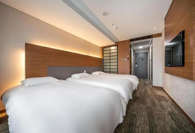 Deluxe Kolmen Hengen Huone, Golden Tulip Jeju Seongsan