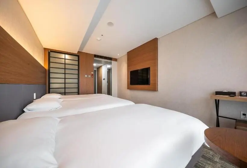 Deluxe Kolmen Hengen Huone, Golden Tulip Jeju Seongsan