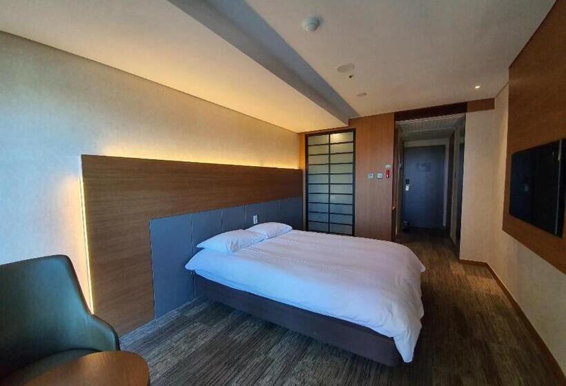 Номер Deluxe Кровать Кинг, Golden Tulip Jeju Seongsan