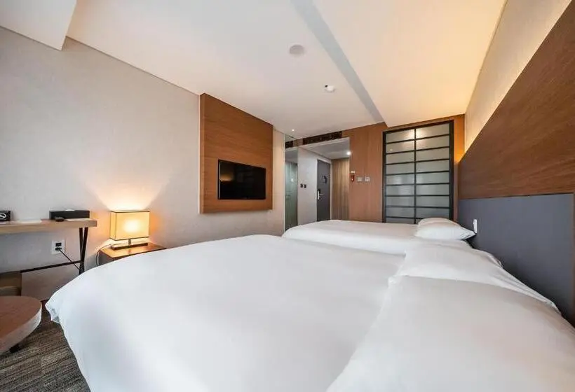 Perhehuone Merinäkymä, Golden Tulip Jeju Seongsan