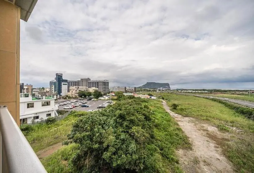 Perhehuone Merinäkymä, Golden Tulip Jeju Seongsan