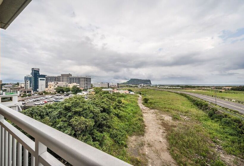 Трехместный Номер Deluxe, Golden Tulip Jeju Seongsan