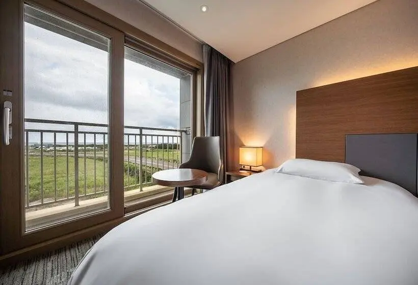 Deluxe Kolmen Hengen Huone, Golden Tulip Jeju Seongsan