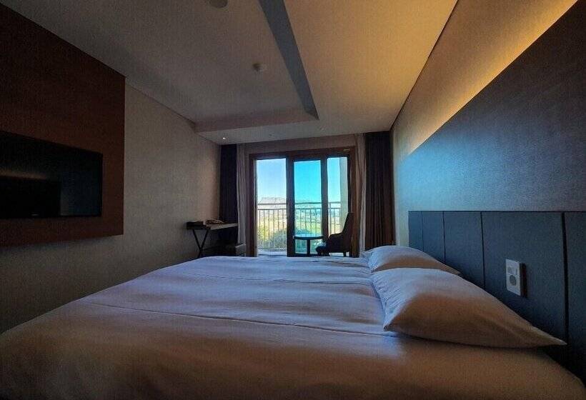 Номер Deluxe Вид на Море, Golden Tulip Jeju Seongsan
