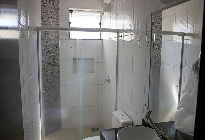 デラックスルーム, Líder