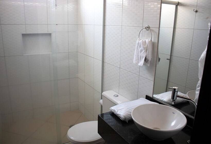 デラックスルーム, Líder