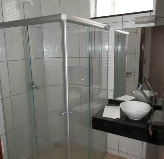 デラックスルーム, Líder