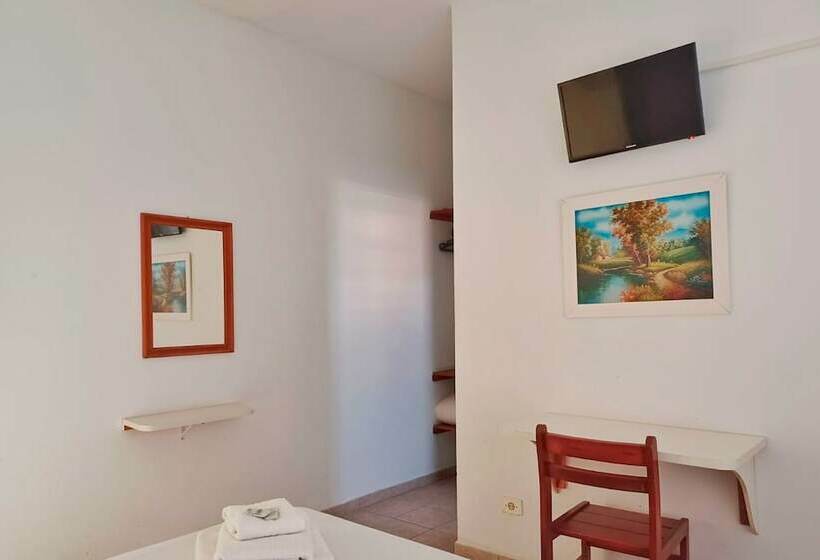 スタンダードトリプルルーム, Rial