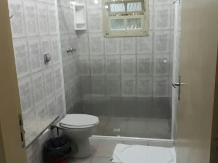 スタンダードトリプルルーム, Rial