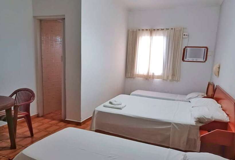 スタンダードトリプルルーム, Rial