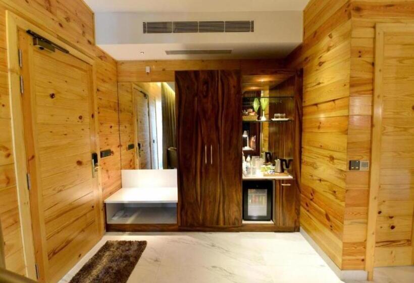 غرفة سوبيريور سرير كينج, Kasauli Hills Resort