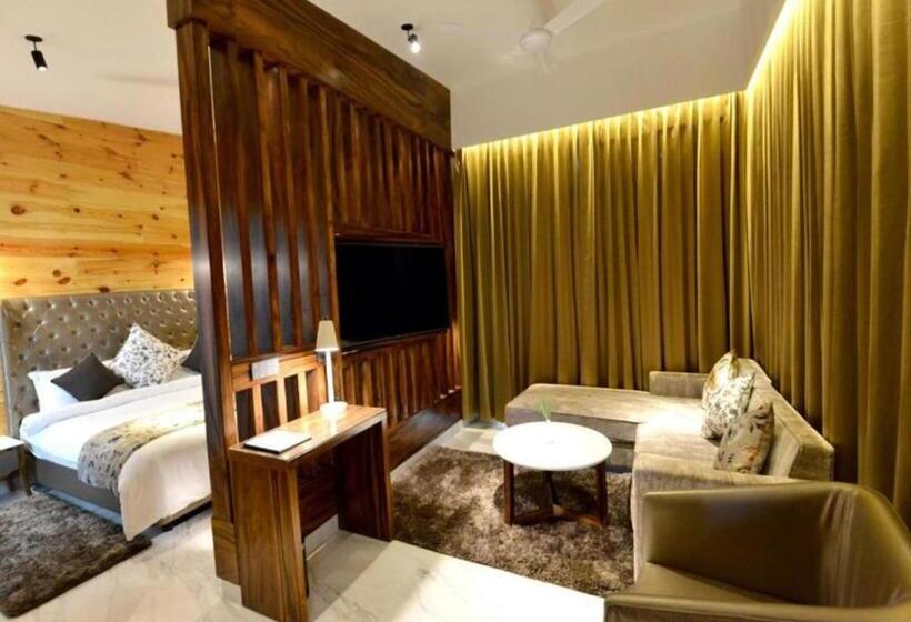 غرفة سوبيريور سرير كينج, Kasauli Hills Resort