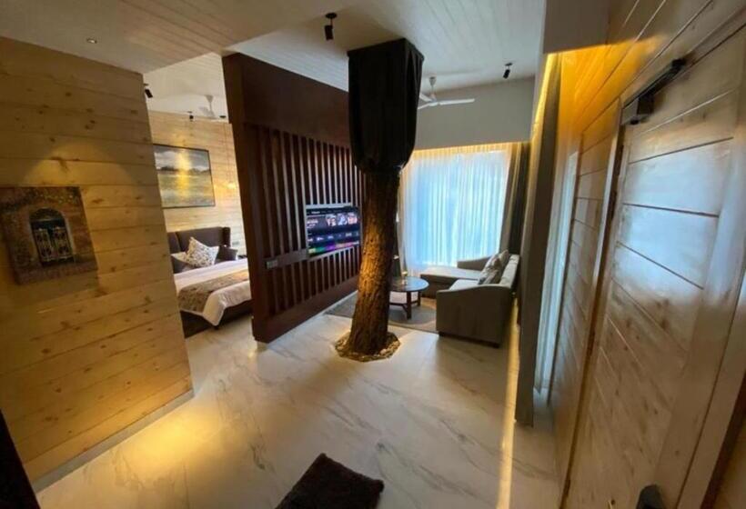 غرفة سوبيريور سرير كينج, Kasauli Hills Resort