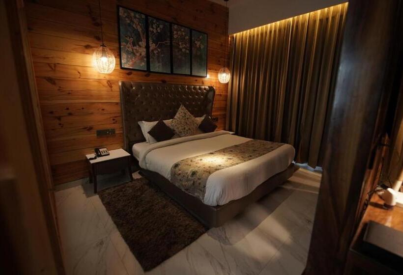 غرفة قياسية مطلة على الجبل, Kasauli Hills Resort