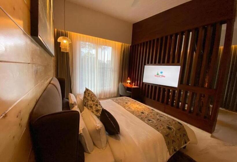 디럭스 룸 킹사이즈 침대, Kasauli Hills Resort