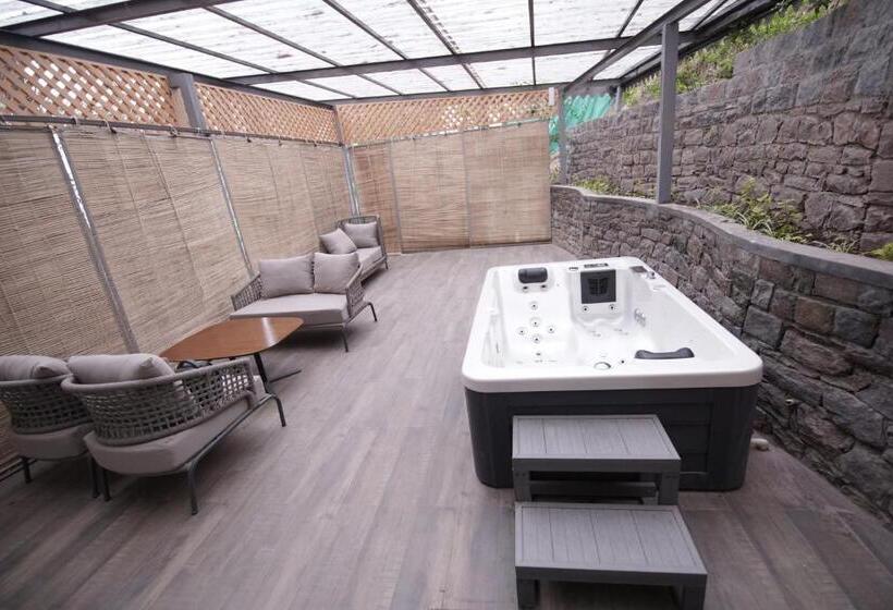 جناح, Kasauli Hills Resort