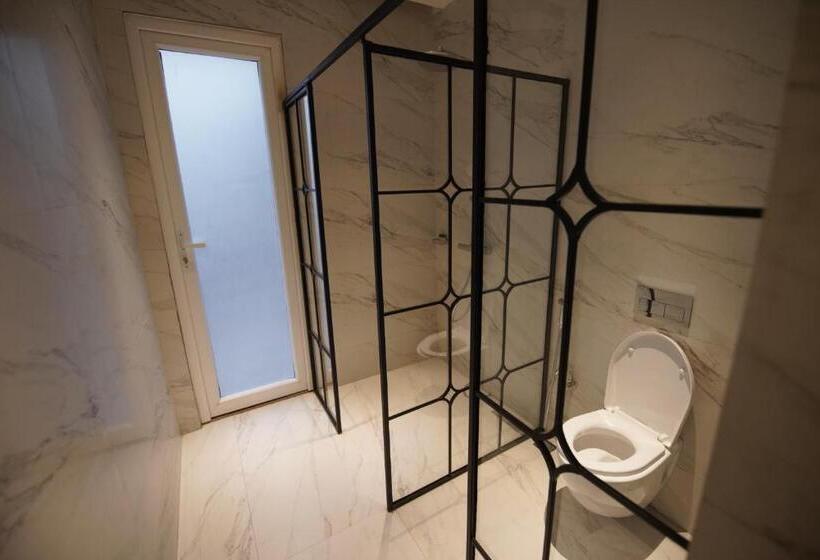 جناح, Kasauli Hills Resort