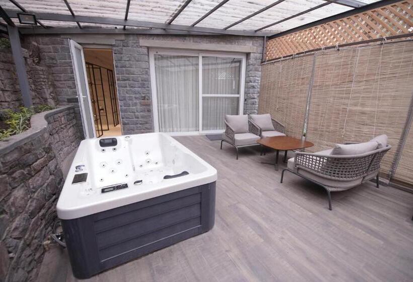 جناح, Kasauli Hills Resort