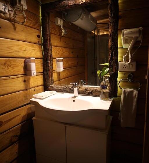 غرفة سوبيريور سرير كينج, Kasauli Hills Resort