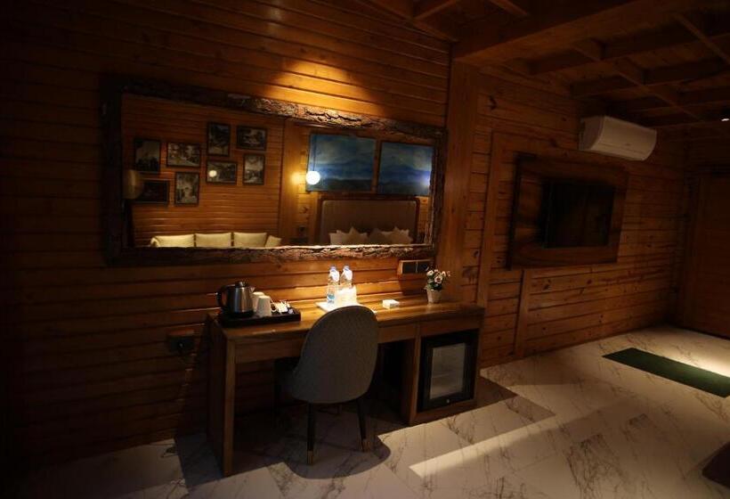 غرفة سوبيريور سرير كينج, Kasauli Hills Resort