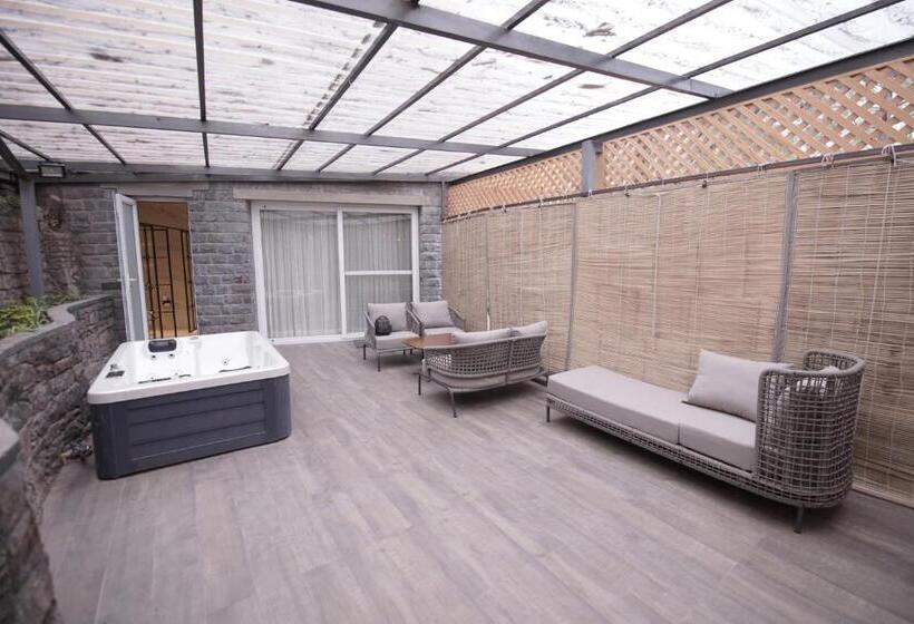 جناح, Kasauli Hills Resort