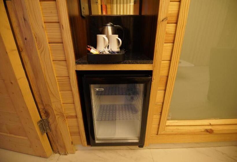 جناح, Kasauli Hills Resort