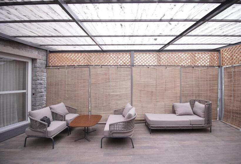 جناح, Kasauli Hills Resort