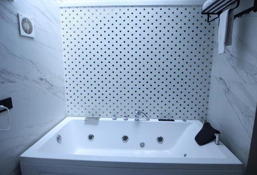 جناح عائلي, Kasauli Hills Resort