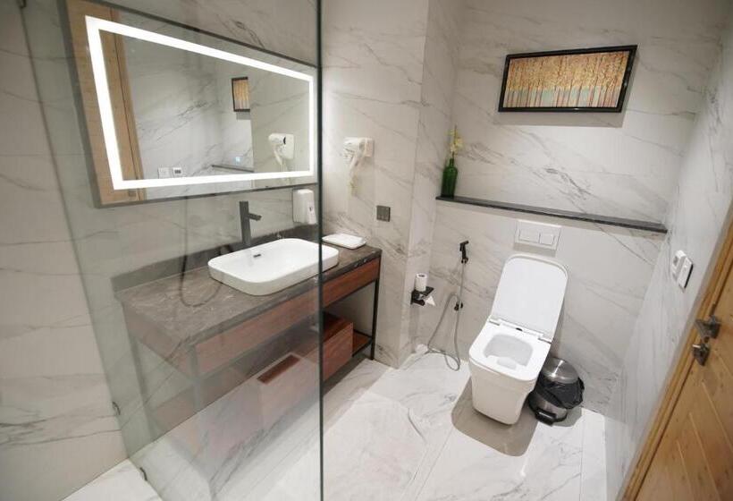 غرفة ديلوكس سرير كينج, Kasauli Hills Resort