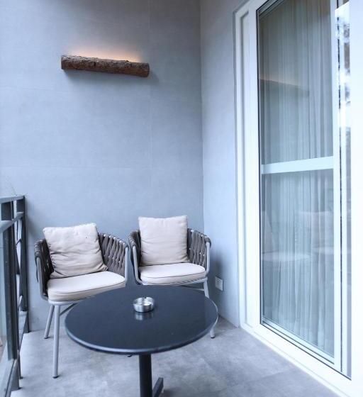 غرفة ديلوكس سرير كينج, Kasauli Hills Resort