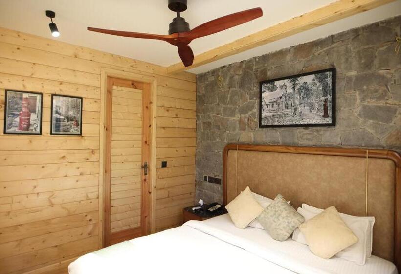 스탠다드 룸 산 전망, Kasauli Hills Resort